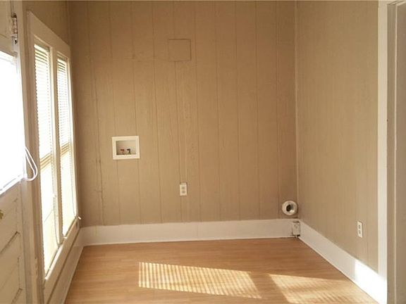 5th image of 722 Schmitz Ave