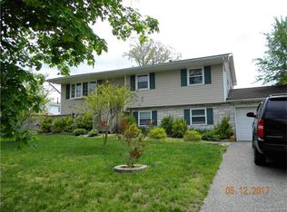 203 Suburban Dr, Toms River, NJ