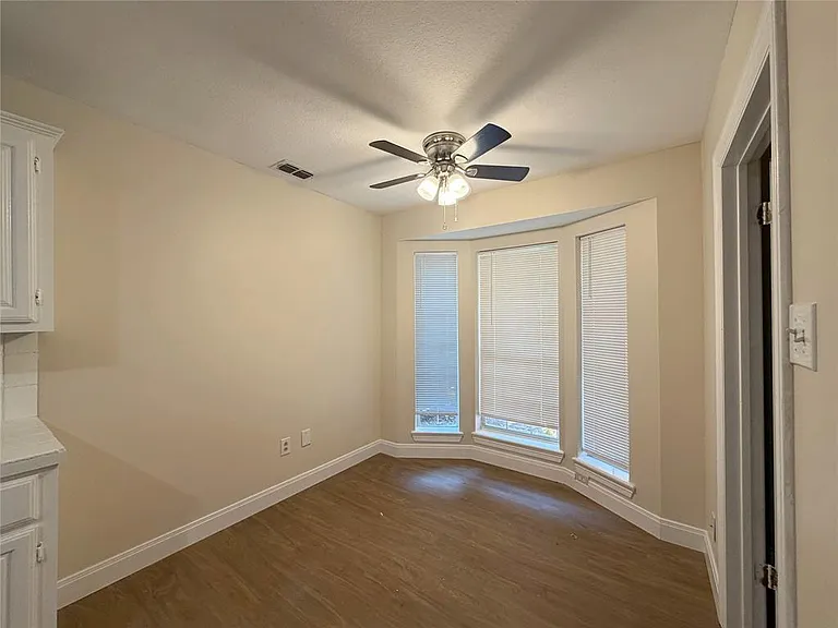 949 Reeves St — Photo 7