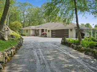 8 Hornbeam Ln, Kinnelon, NJ 07405