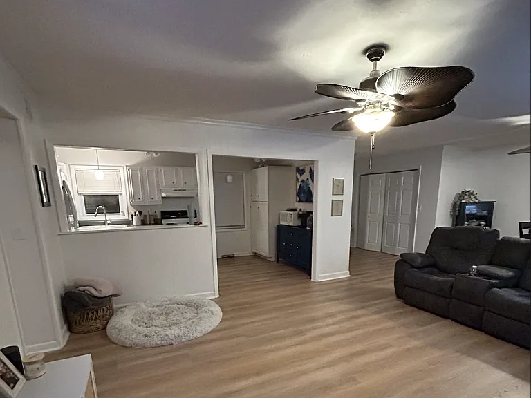 Bayview Dr — Photo 2