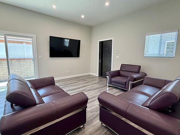 3rd image of 2428 N Lincoln St #101