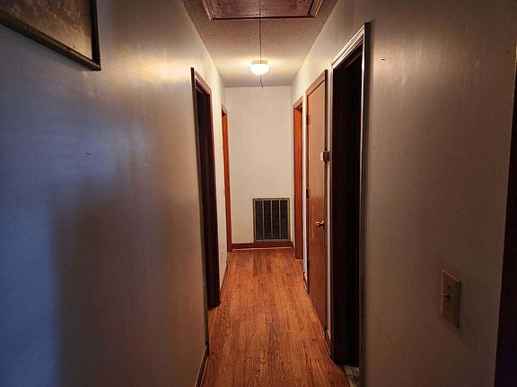 5th image of 696 Eastland Ave