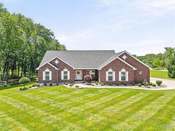 4th image of 100 Townview Dr