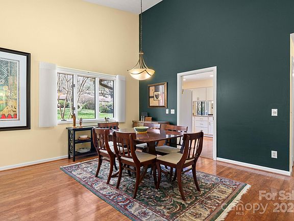5th image of 201 Wild Oak Ln