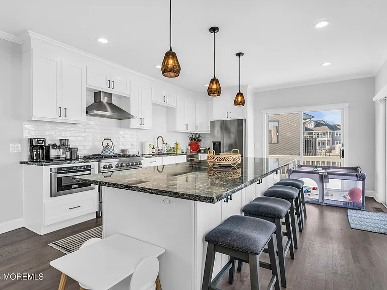 3330 Windsor Ave — Photo 10