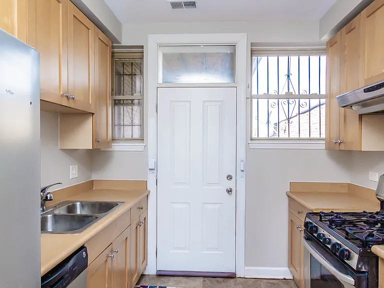 7722 S Cornell Ave — Photo 8