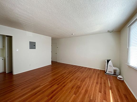 3rd image of 1640 Colby Ave #15