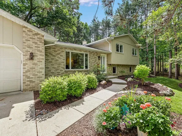 2340 N Woodland Estates Dr, Midland, MI 48642