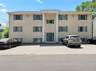 20 Oak St APT 1A, North Providence, RI 02911