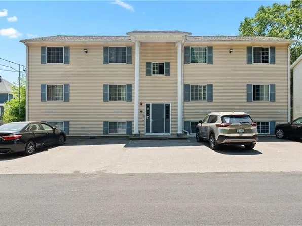 20 Oak St APT 1A, North Providence, RI 02911