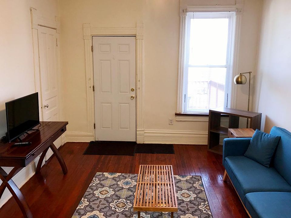 1st image of 1623 N Winchester Ave APT 2R