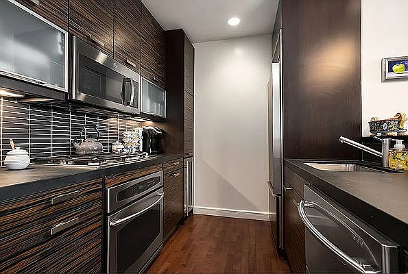 2nd image of 101 W 24th St #6G