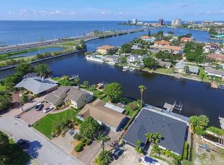 3910 W Eden Roc Cir, Tampa, FL 33634