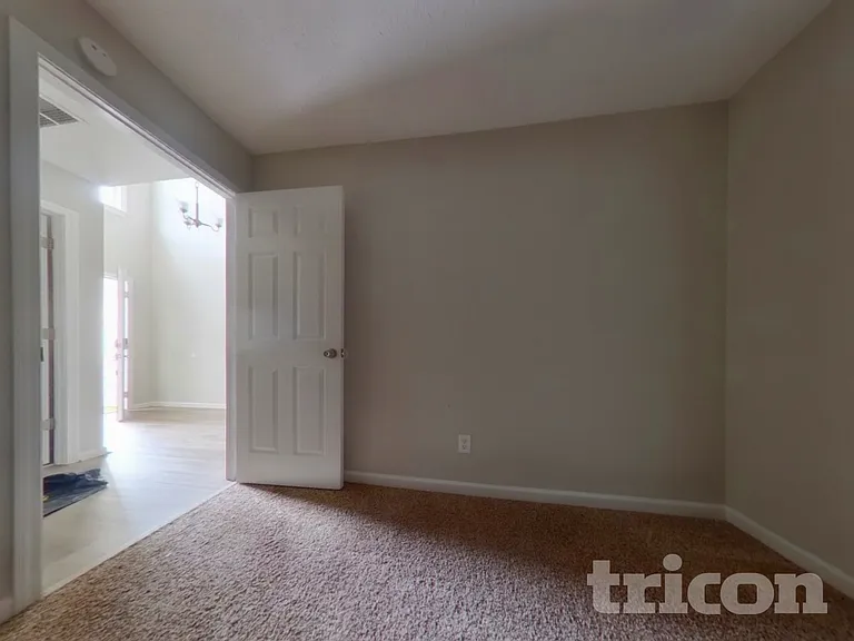 6452 Shadow Ct — Photo 5