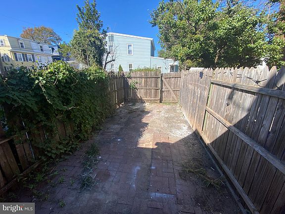 4th image of 21 N Burlington St