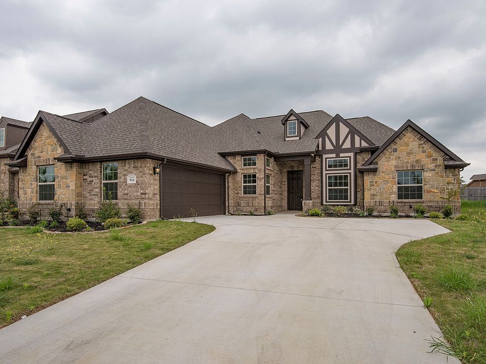916 Sandy Hill, Burleson