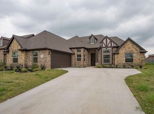 916 Sandy Hill Rd, Burleson, TX 76028