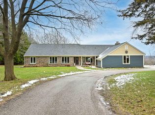 360 S Genesee St, Delafield, WI 53018