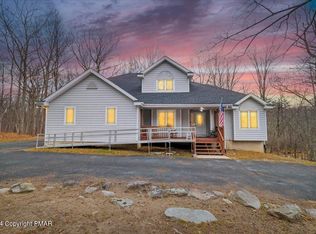 120 Rivendell Dr, Tamiment, PA 18371