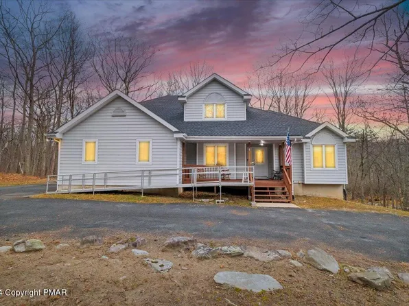 120 Rivendell Dr, Tamiment, PA 18371