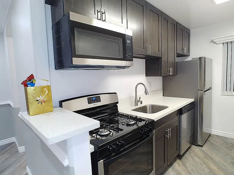 Edgemont Apts — Photo 48