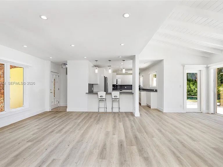 330 Coconut Isle Dr — Photo 9