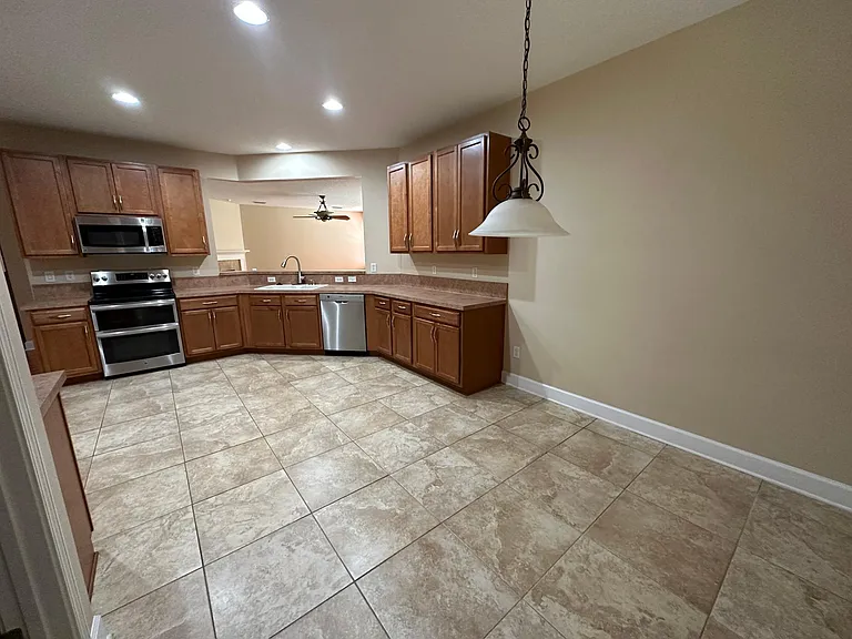 617 Spruce Creek Rd — Photo 16
