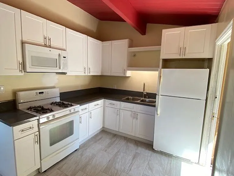 4901 Frink Ave — Photo 2