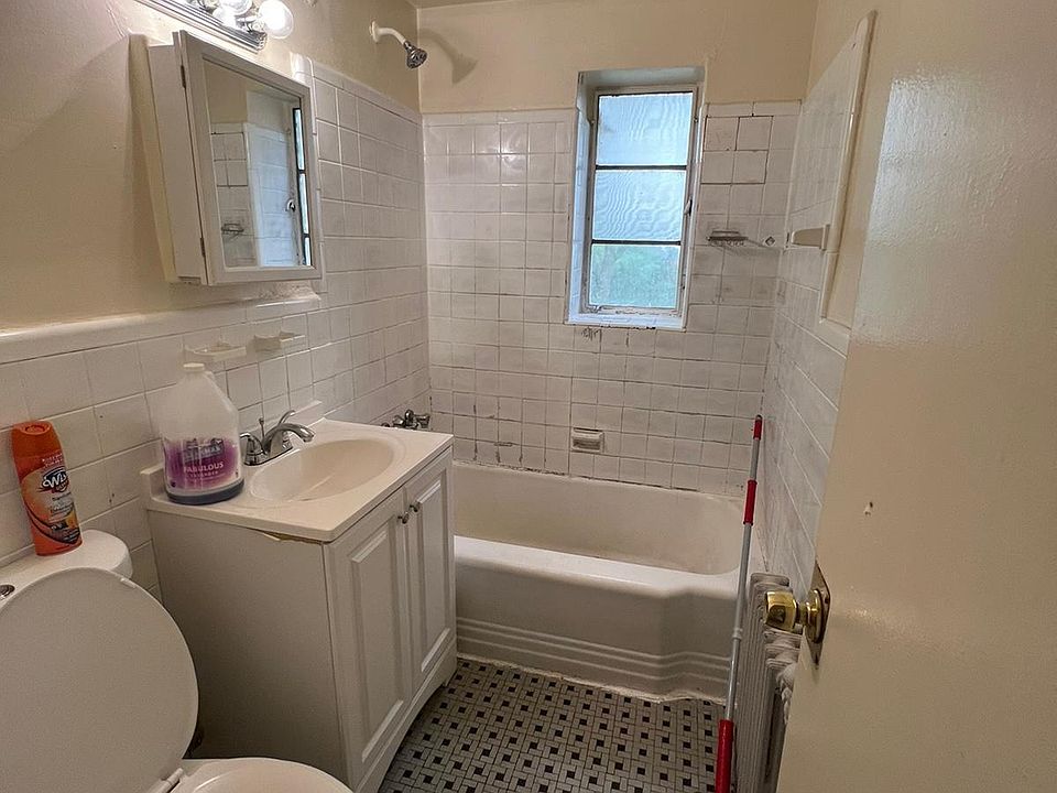1st image of 716 Sanford Ave #10