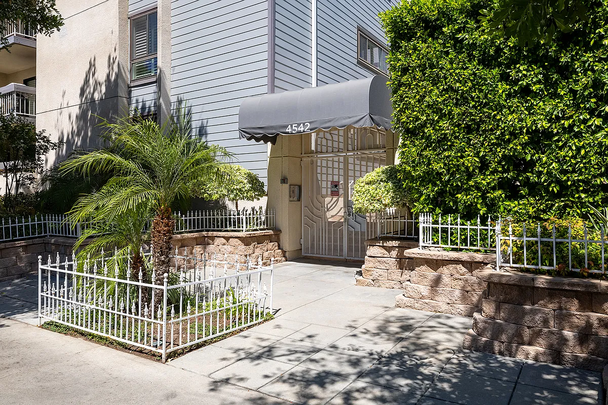 Building Photo - 4542 Willis Ave #206