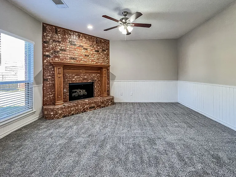 6902 Graham Dr — Photo 5