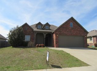 1111 S Catalina Dr, Oologah, OK 74053