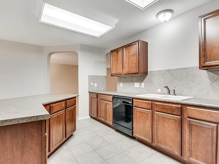 524 Castebar Dr — Photo 21