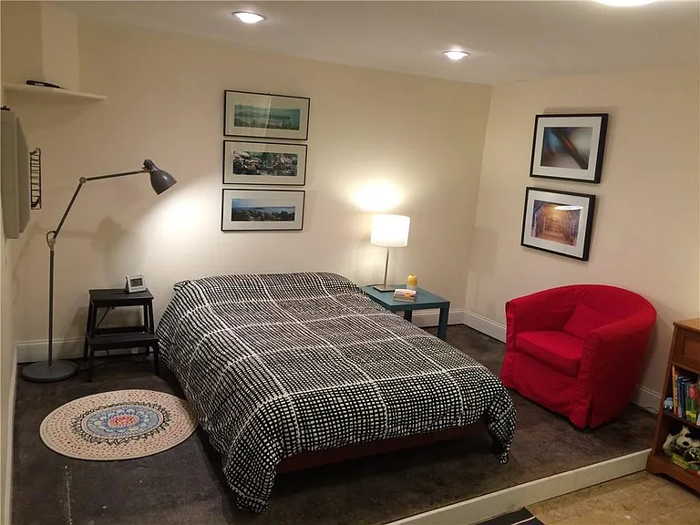 229 Howard St NE — Photo 14
