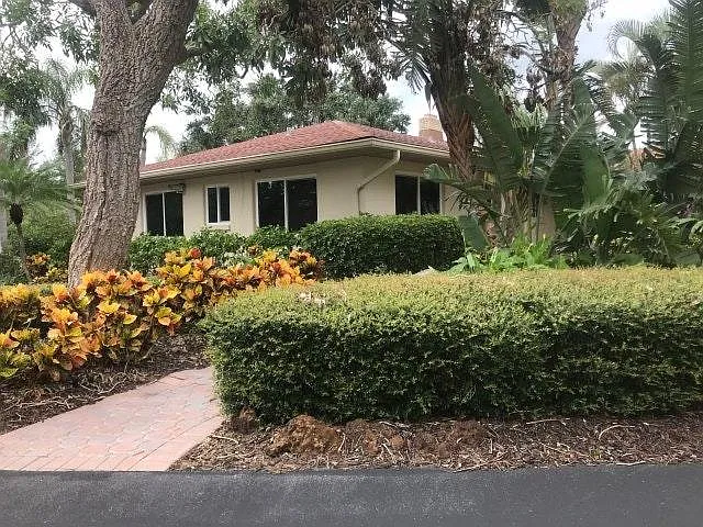 The Cottage...need I say more? Home to Pointe Management and workshop, party kitchen, lounge with fireplace, and sliding doors to the nicest garden area around (900 ft of seawall). Grills for grilling here & 3 other places (includ on our GAZEBO Island