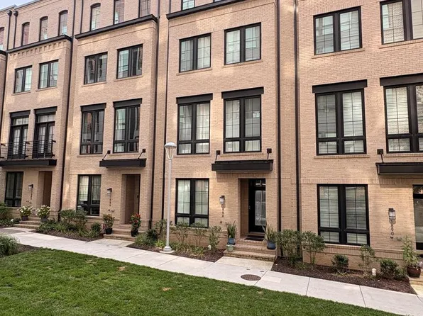 1888 Easterly Rd, Reston, VA 20190