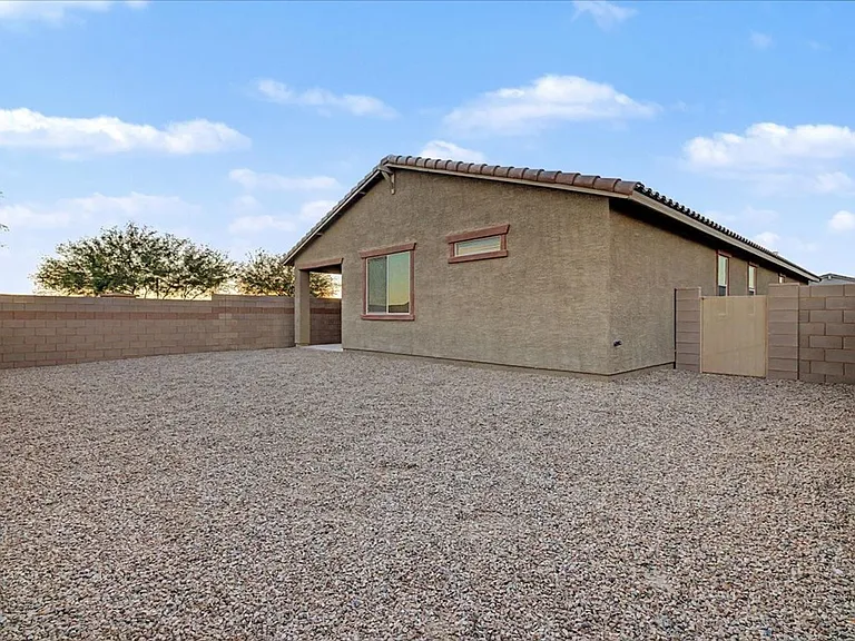 10315 W Robertson St — Photo 26