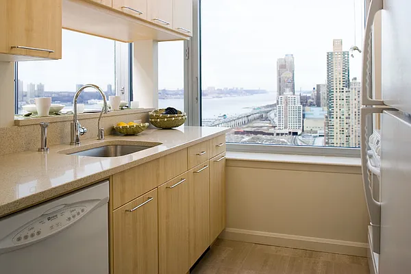 Rented by The Durst Organization | media 27