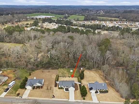 2nd image of 228 Falling Leaf Ln