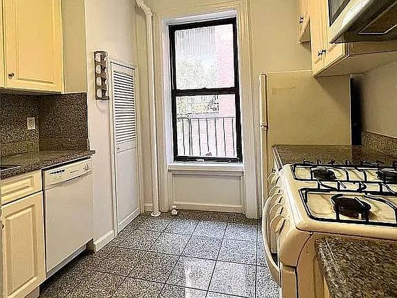 5th image of 483 Columbus Ave APT 3D