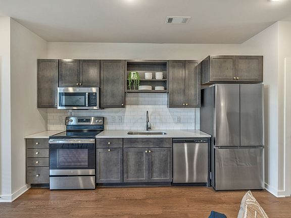 5th image of 600 E Trinity Ln #115