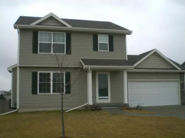 5826 NW 106th St, Johnston, IA 50131