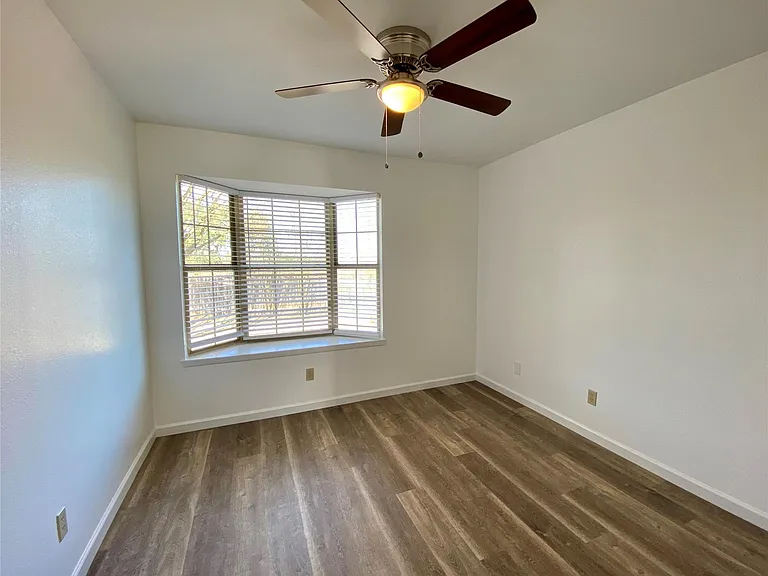 5502 Longhorn Lndg — Photo 15