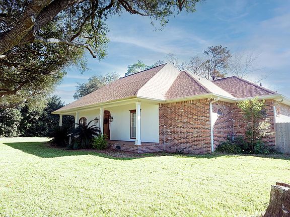 3rd image of 103 Thoroughbred Park Dr