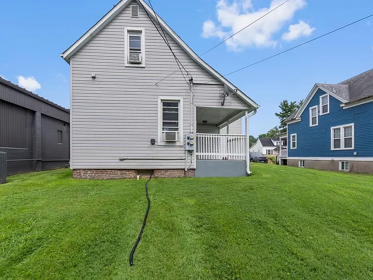 9 S Benton St #A — Photo 4