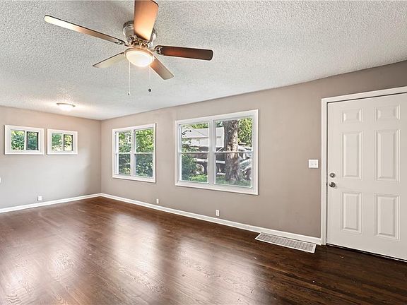 3rd image of 6629 Flora Ave