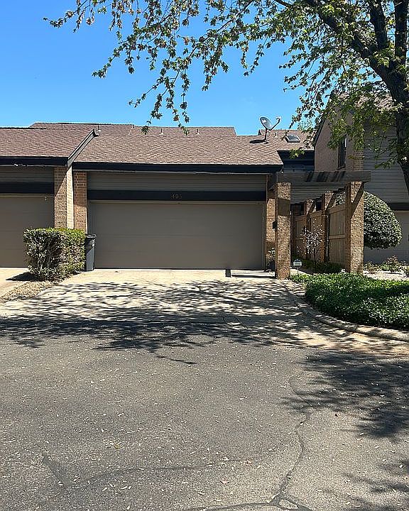 1st image of 405 NW Chimney Creek Dr