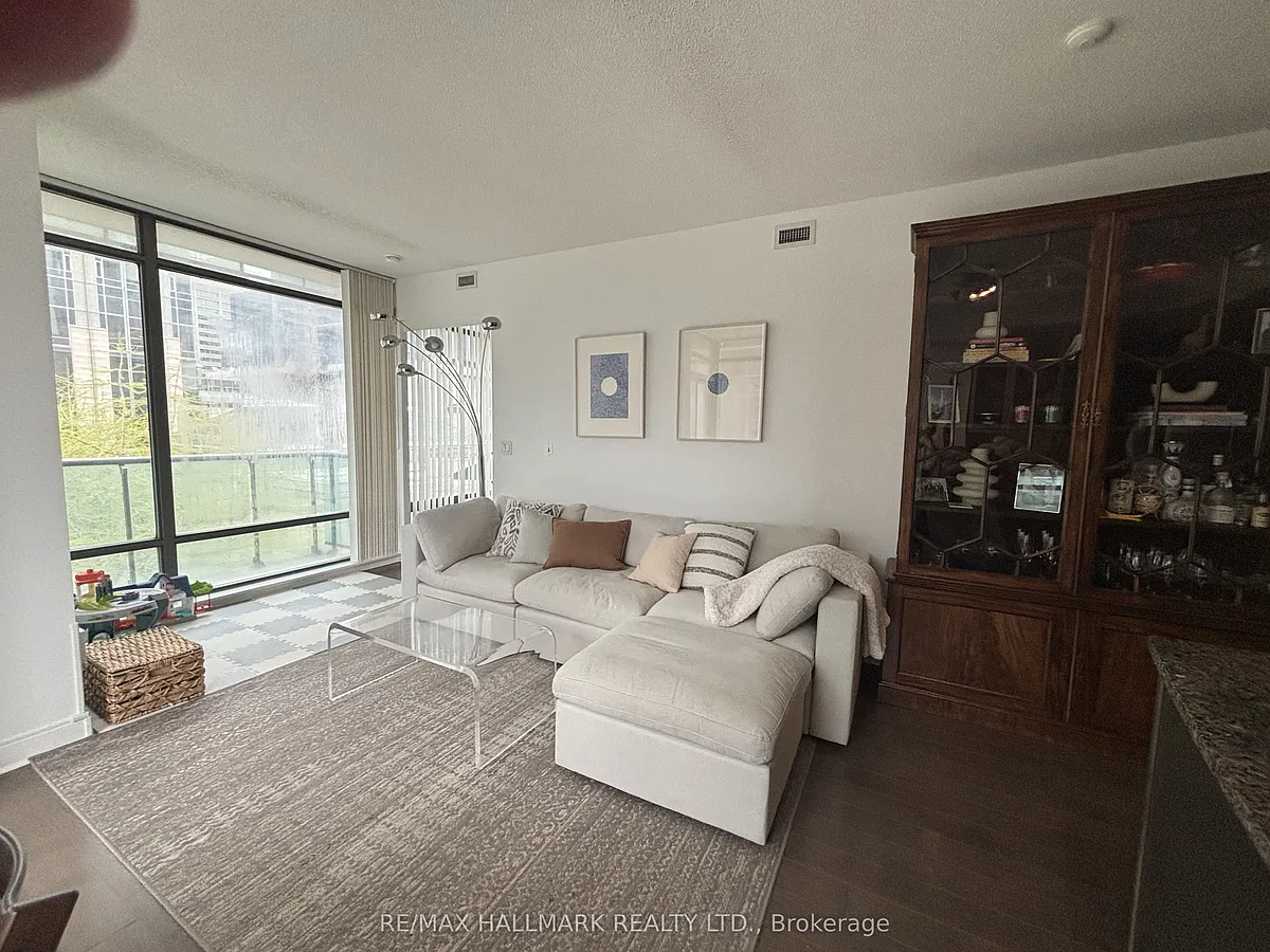 Building Photo - 21 Scollard St #402