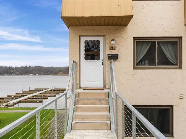 351 Bay Village Dr, Rochester, NY 14609